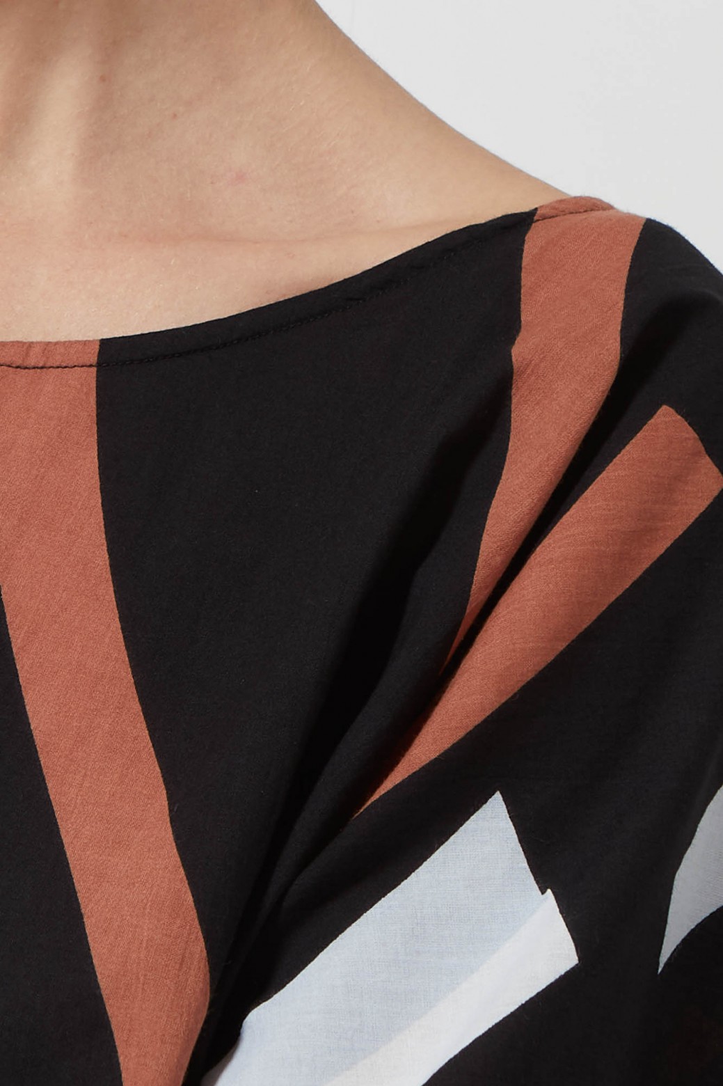 EVA MARIN BLACK TOP