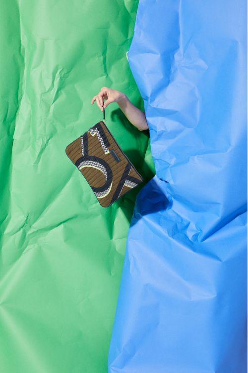 KHAKI MONOGRAMME L POUCH