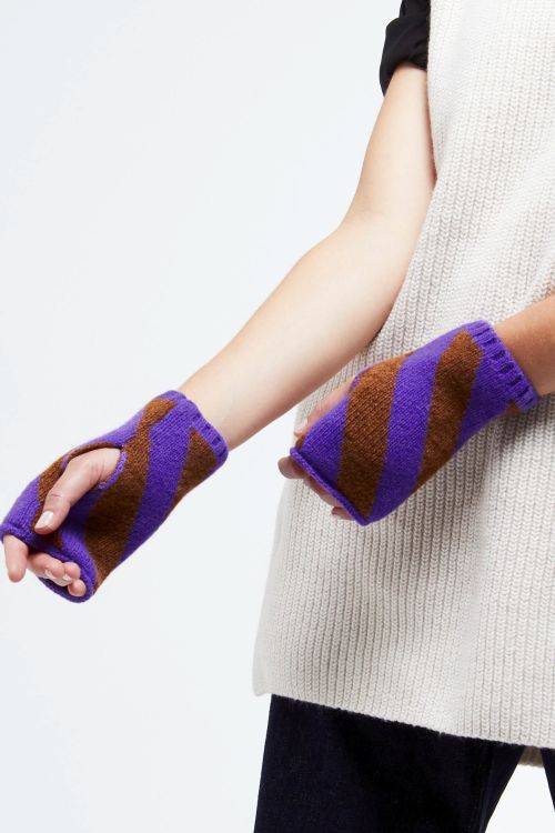 Purple Linea Mitten