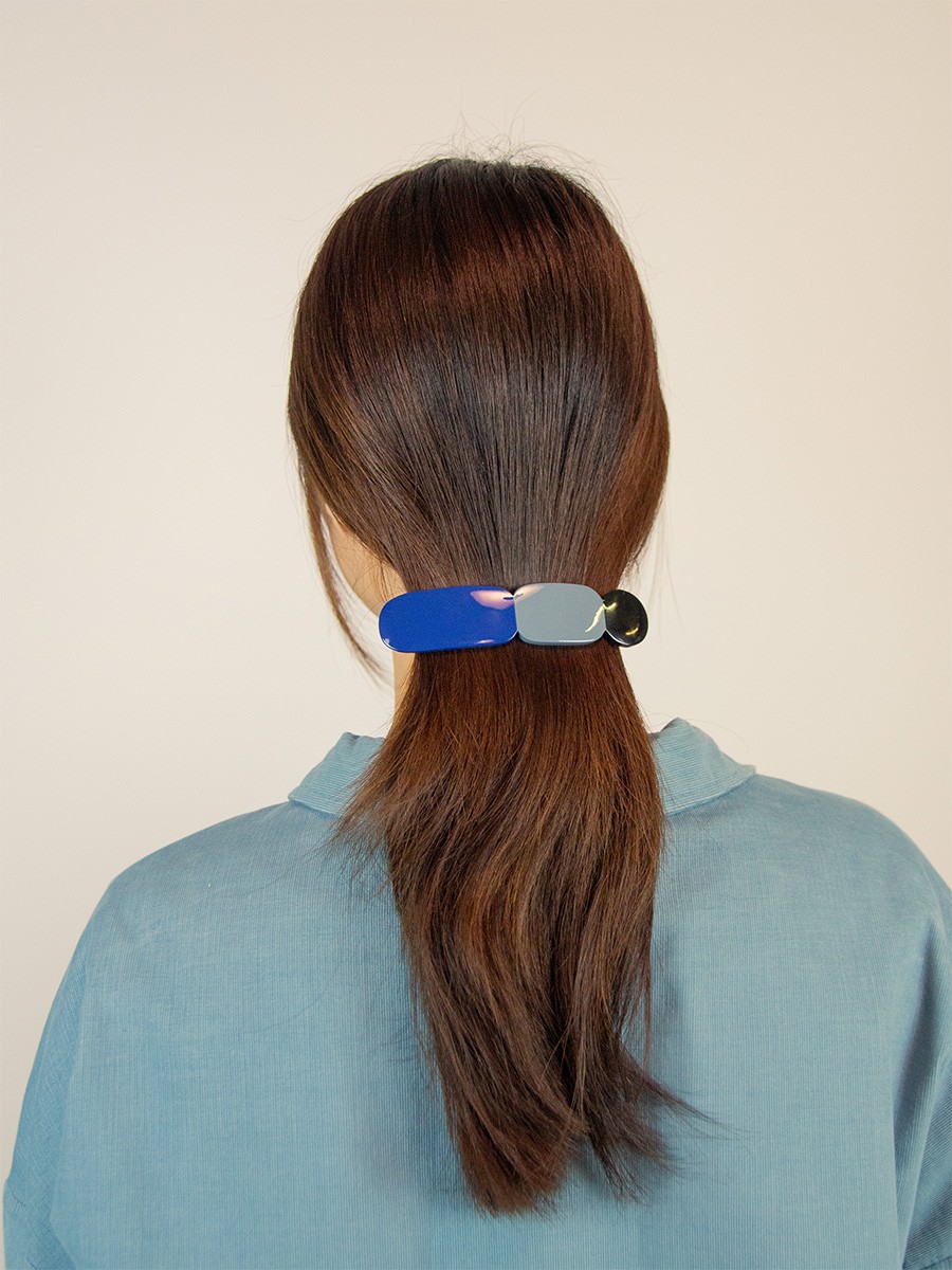 Barrette Totem en corne noire et laque Bleu Barrette Totem en corne noire et laque Bleu