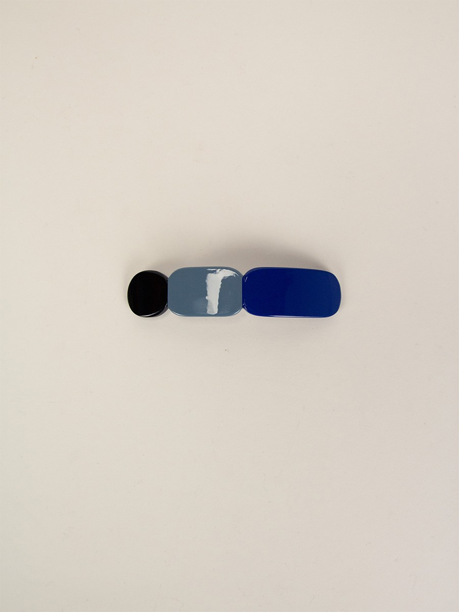 Barrette Totem en corne noire et laque Bleu