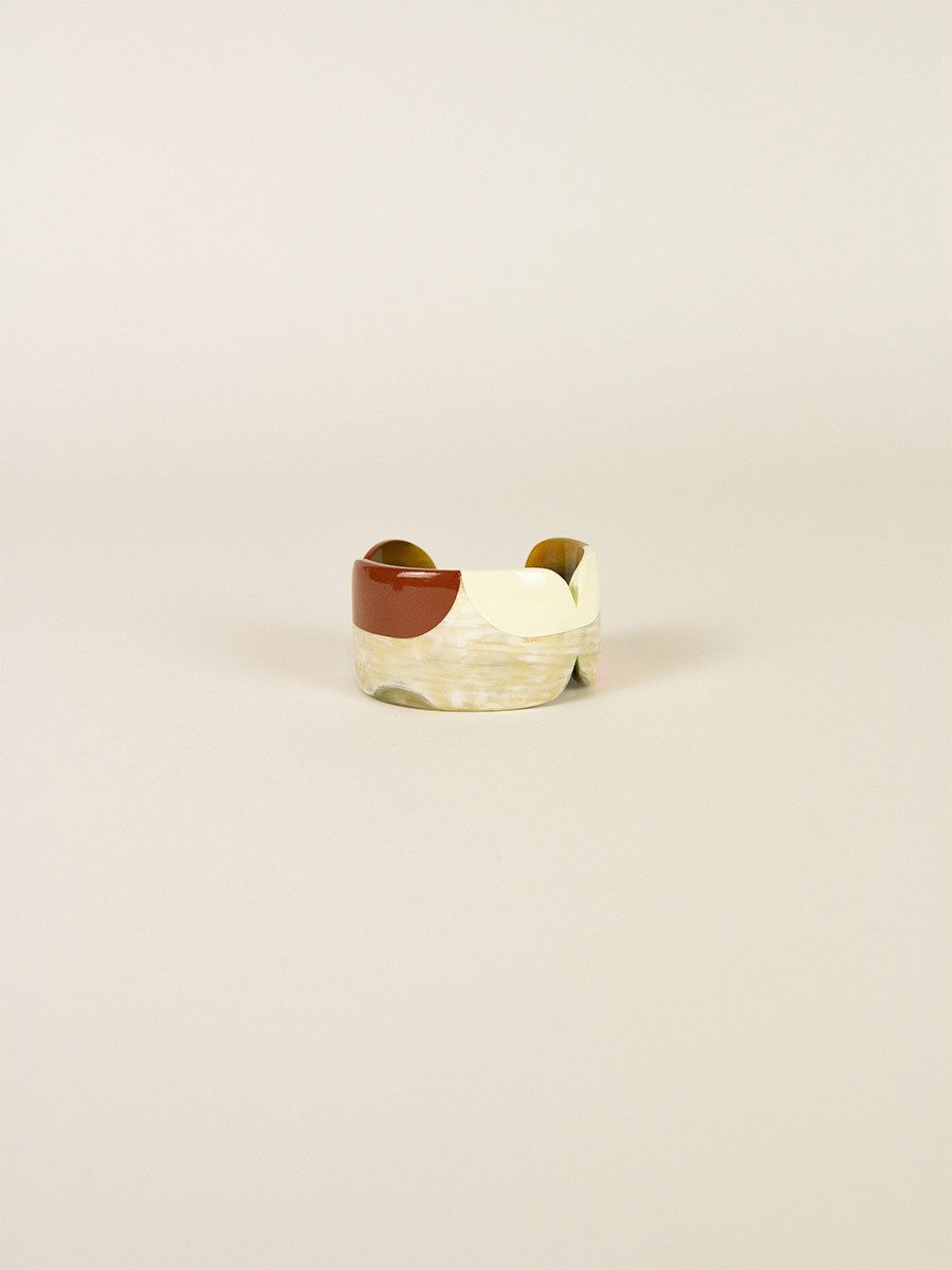 Nymph cuff in blond horn and Bordeaux lacquer, size S