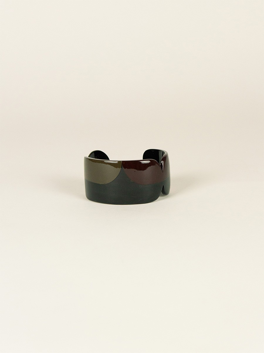Nymph cuff in black horn and khaki lacquer, size S