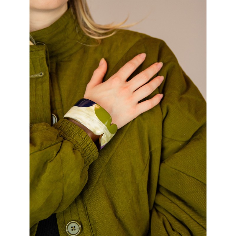 Manchette Nymphe en corne blonde et  laque Parme taille S