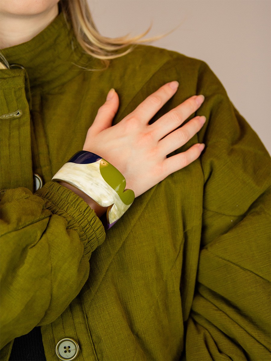 Nymph cuff in blond horn and Parma lacquer size S Nymph cuff in blond horn and Parma lacquer size S