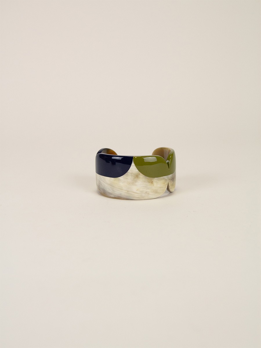 Nymph cuff in blond horn and Parma lacquer size S