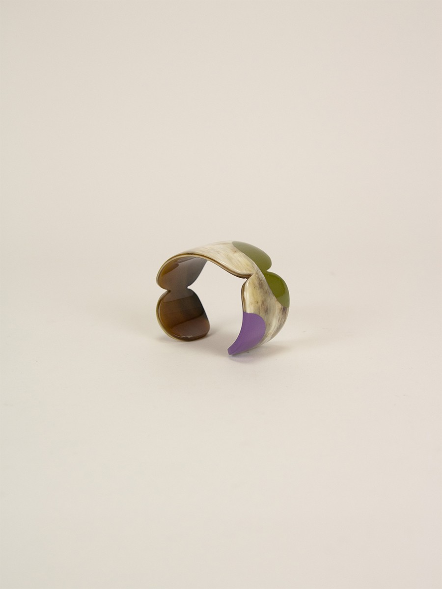 Nymph cuff in blond horn and Parma lacquer size S Nymph cuff in blond horn and Parma lacquer size S
