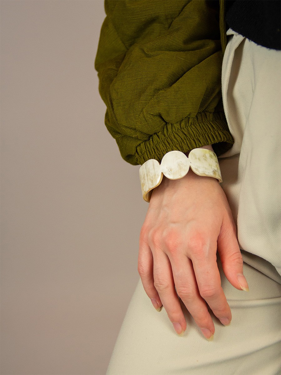 25 Totem bracelet in blond horn size S 25 Totem bracelet in blond horn size S