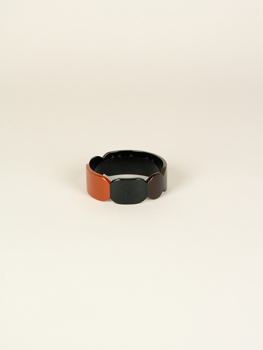 25 Totem bracelet in black horn and khaki lacquer size S