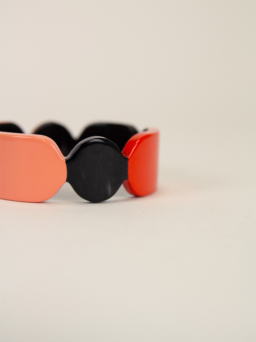 Bracelet 25 Totem en corne noire et laque Roux taille S Bracelet 25 Totem en corne noire et laque Roux taille S