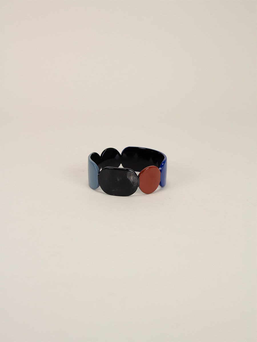 25 Totem bracelet in black horn and blue lacquer size S