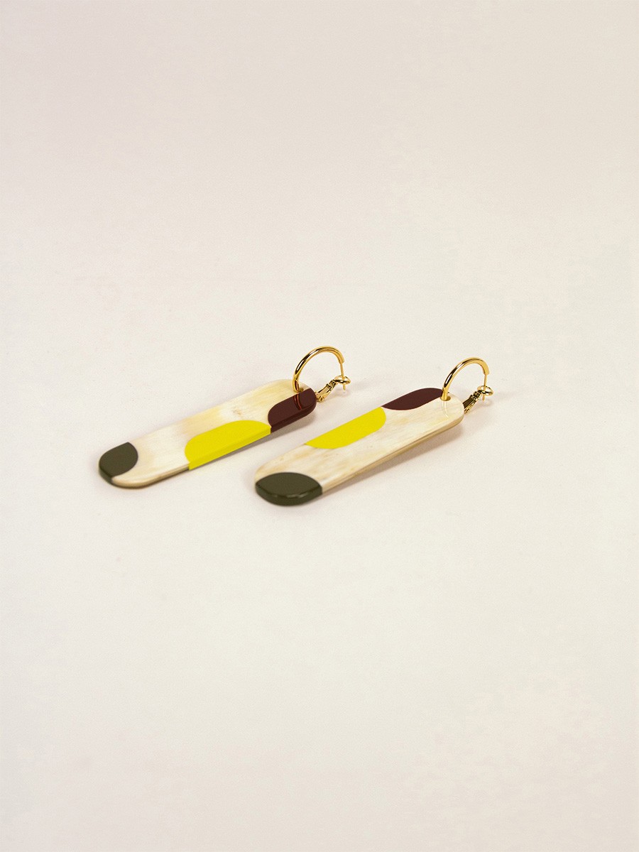 75 Nymph hoop earrings in blond horn and Lime lacquer 75 Nymph hoop earrings in blond horn and Lime lacquer