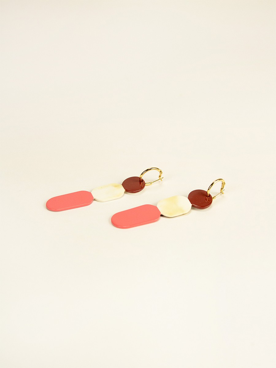 85 Totem hoop earrings in blond horn and Bordeaux lacquer 85 Totem hoop earrings in blond horn and Bordeaux lacquer