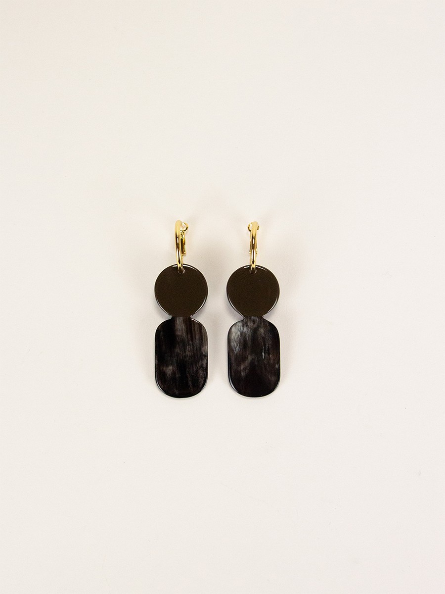 Totem mini hoop earrings in black horn and khaki lacquer
