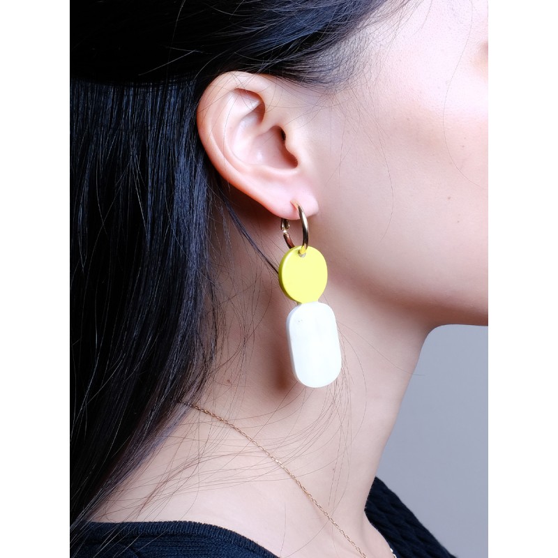 Mini Créoles Totem en corne blonde et laque Lime