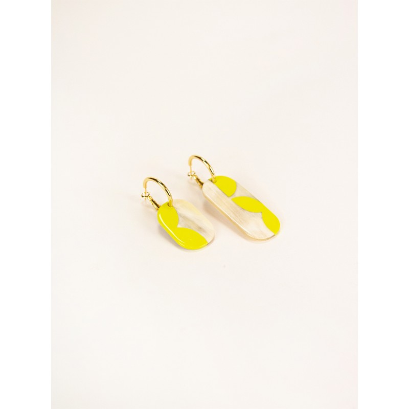 Mini Créoles Nymphe en corne blonde et laque Lime