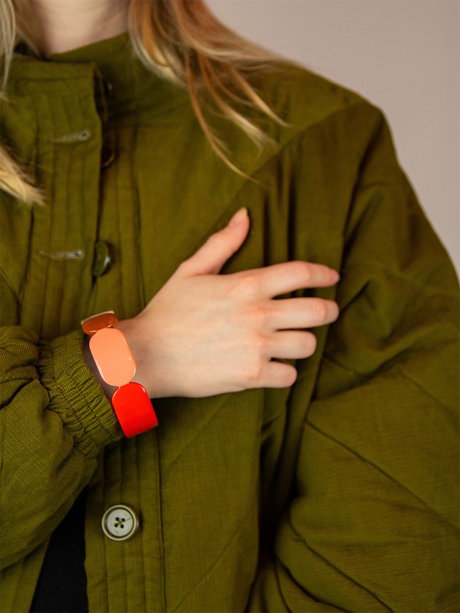 20 Totem bracelet in black horn and red lacquer size S 20 Totem bracelet in black horn and red lacquer size S