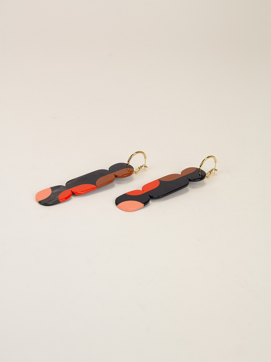 85 Nymph hoop earrings in black horn and Roux lacquer 85 Nymph hoop earrings in black horn and Roux lacquer