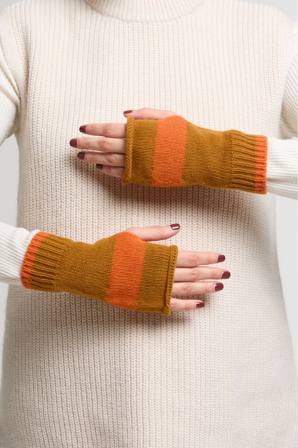 Ocher OrangeViggo Mittens