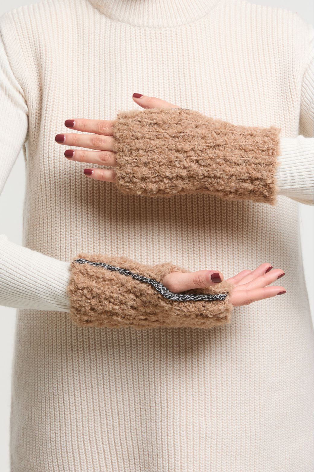 TanAsta Mittens