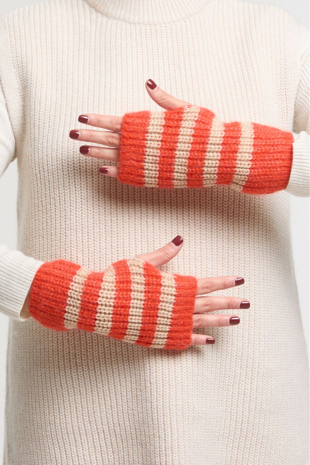 OrangeOrla Mittens