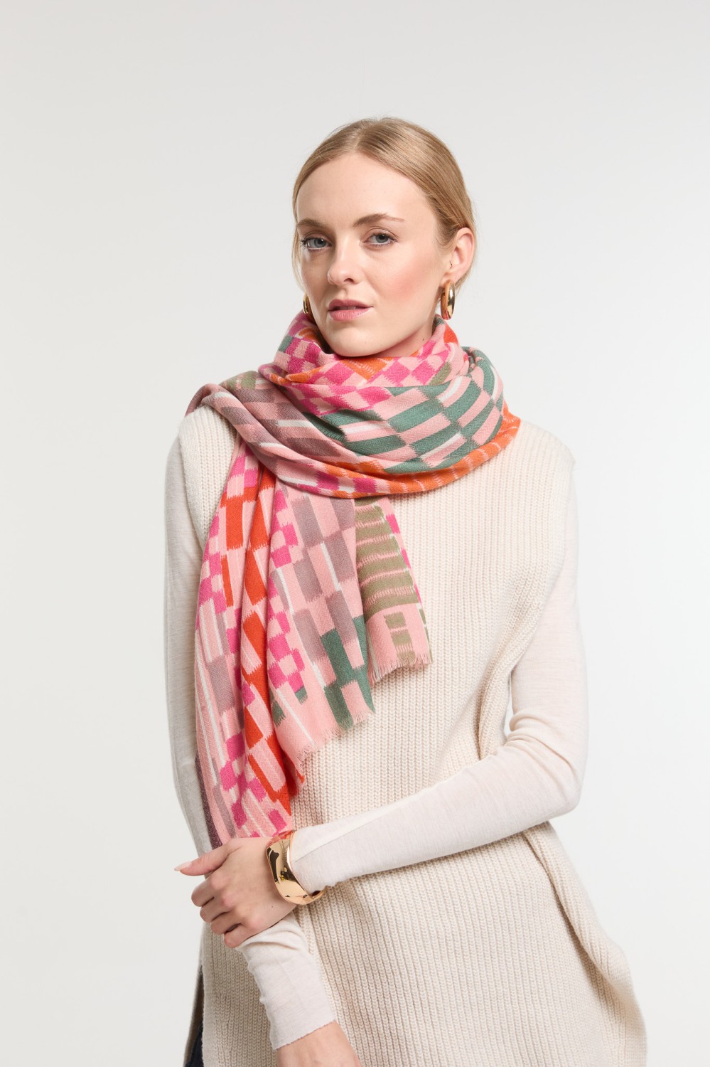 Foulard Graphique MOA Neuve Sans étiquette - Motif Chevrons Multicolores - Pour Femme