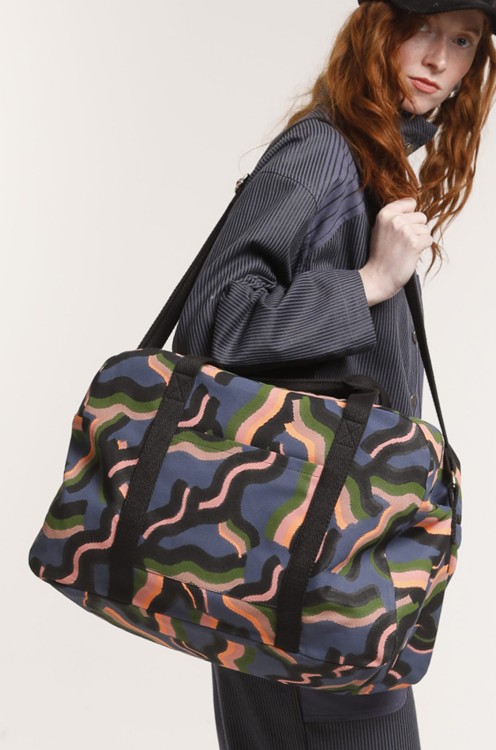 Pink Evasion Mouvance Travel Bag