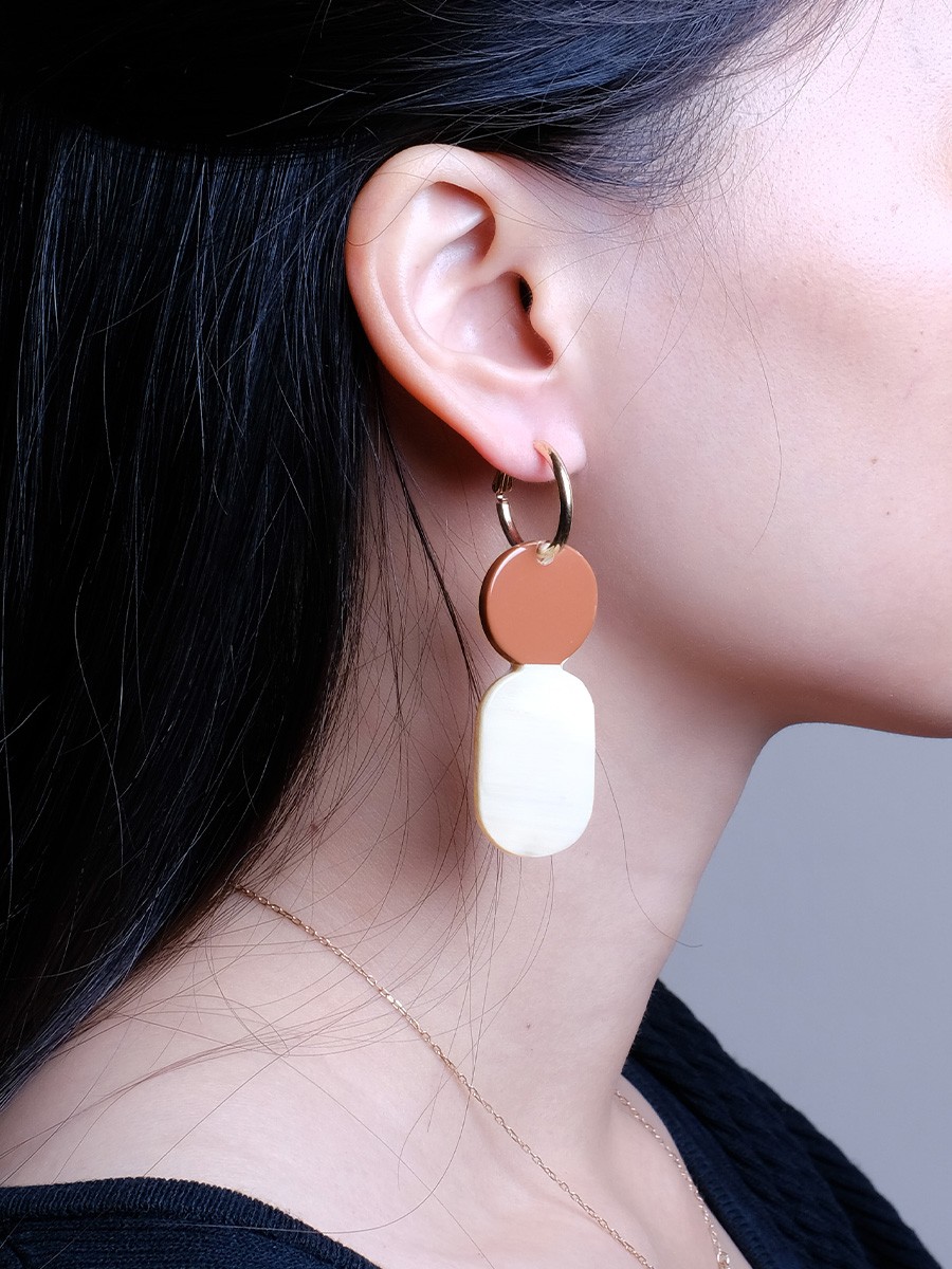 Mini hoop earrings Totem in blond horn and Bordeaux lacquer