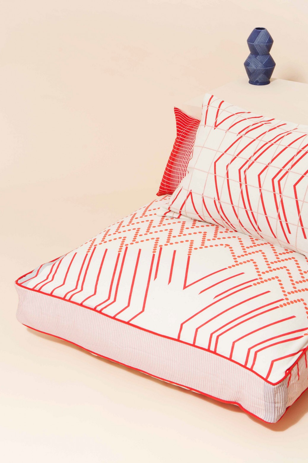 COUSSIN DE SOL PUR CORAIL COUSSIN DE SOL PUR CORAIL