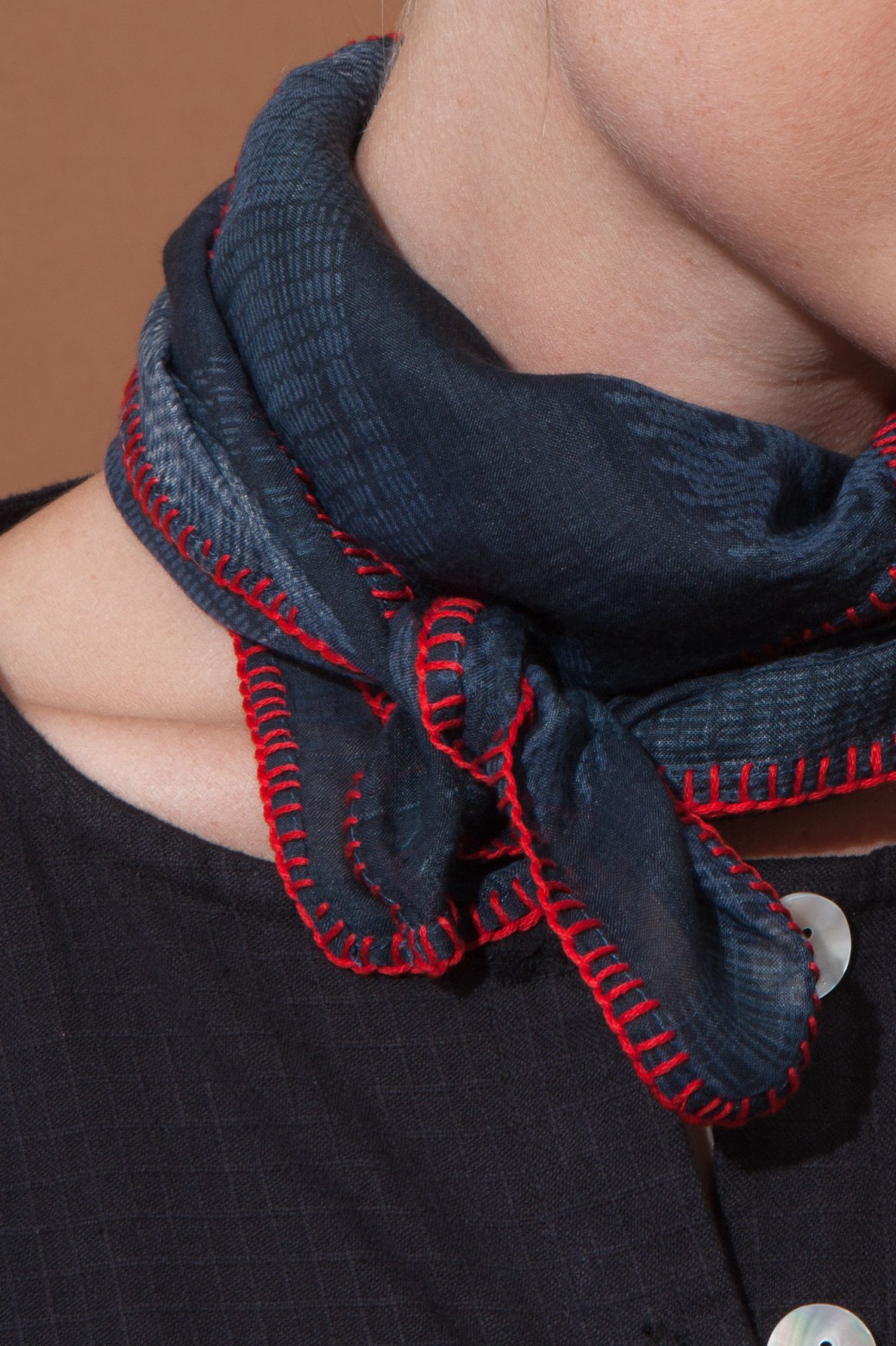 FOULARD PLUMETIS INDIGO FOULARD PLUMETIS INDIGO