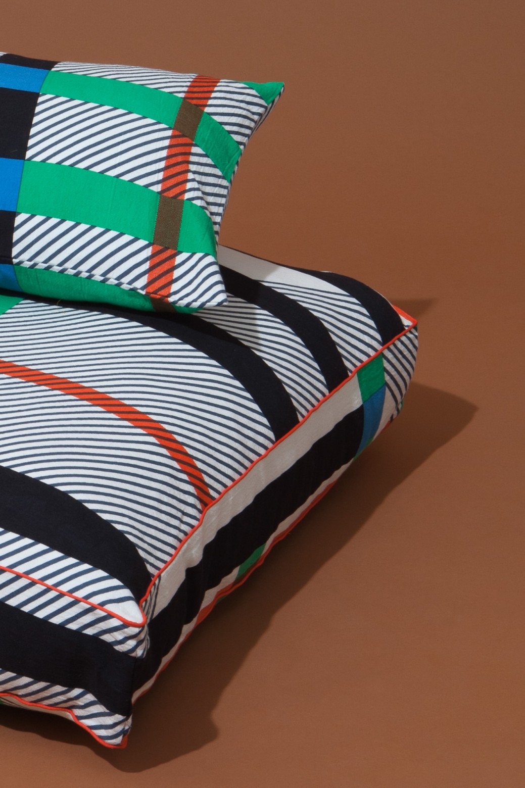 BOLERO BLACK MINT CUSHION COVER BOLERO BLACK MINT CUSHION COVER