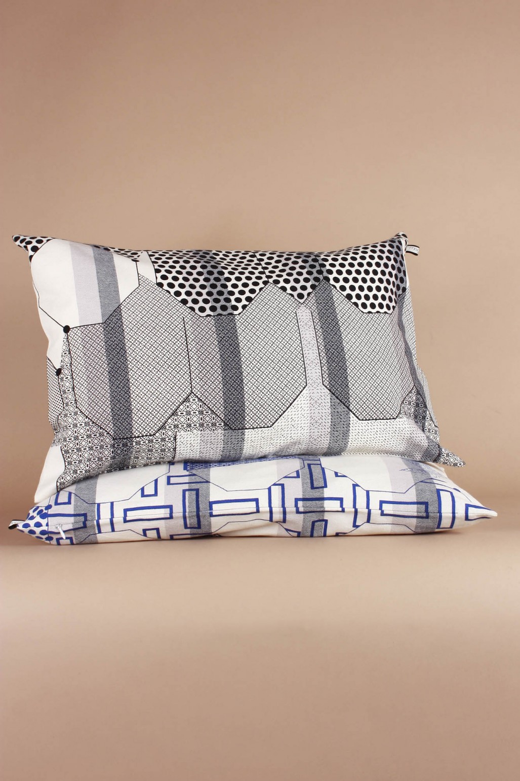 Miroir Black Cushion Cover