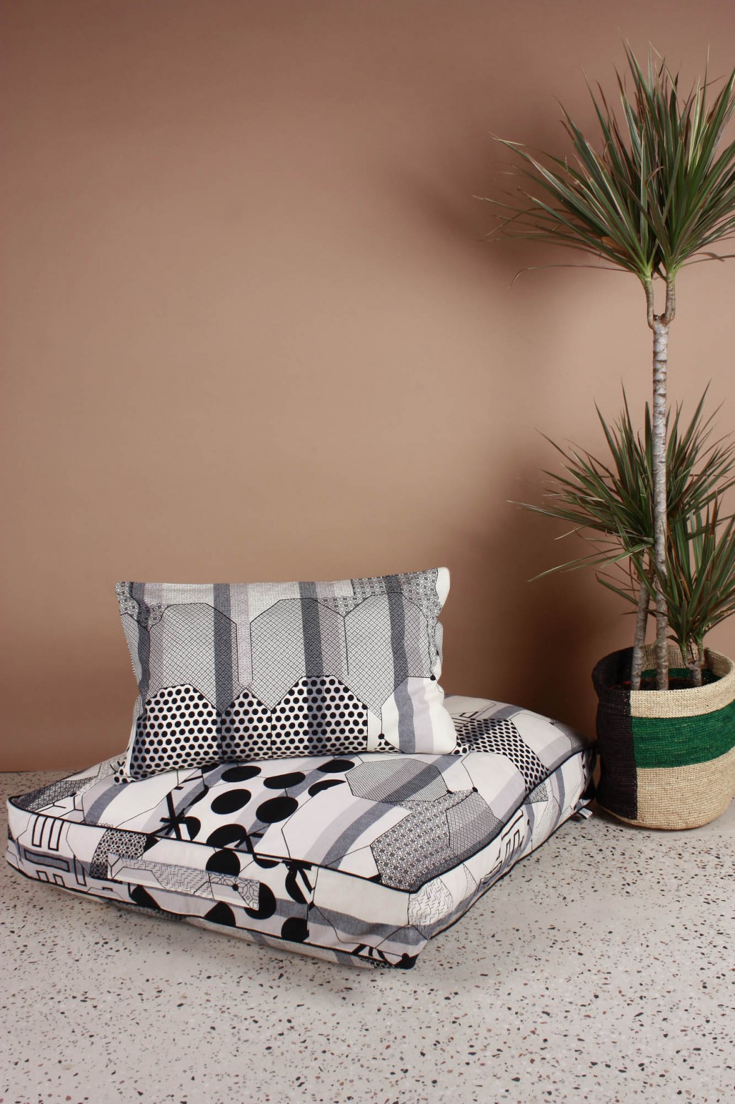 Miroir Black Cushion Cover Miroir Black Cushion Cover