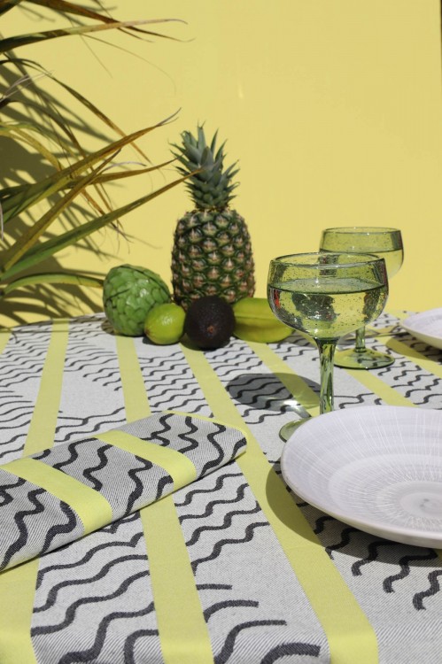 VAGUE LIME TABLECLOTH...